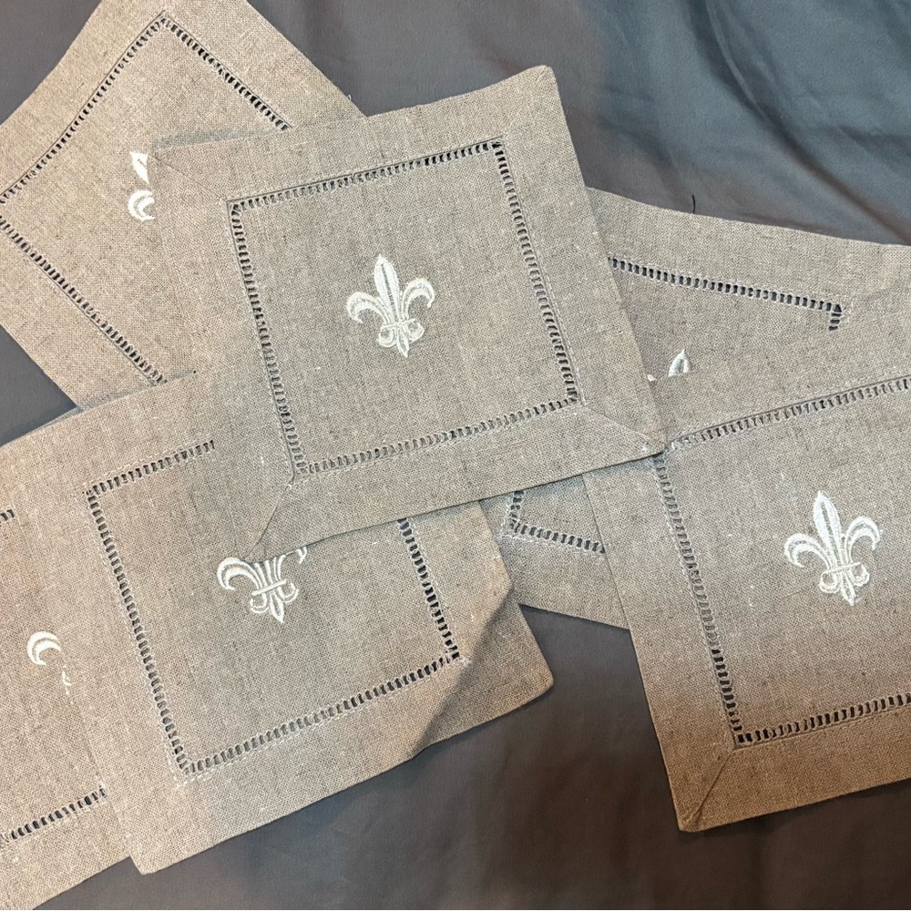 Elegant Brown Linen Coasters with Fleur-de-Lis Embroidery (Set of 6) - Picture 6 of 8